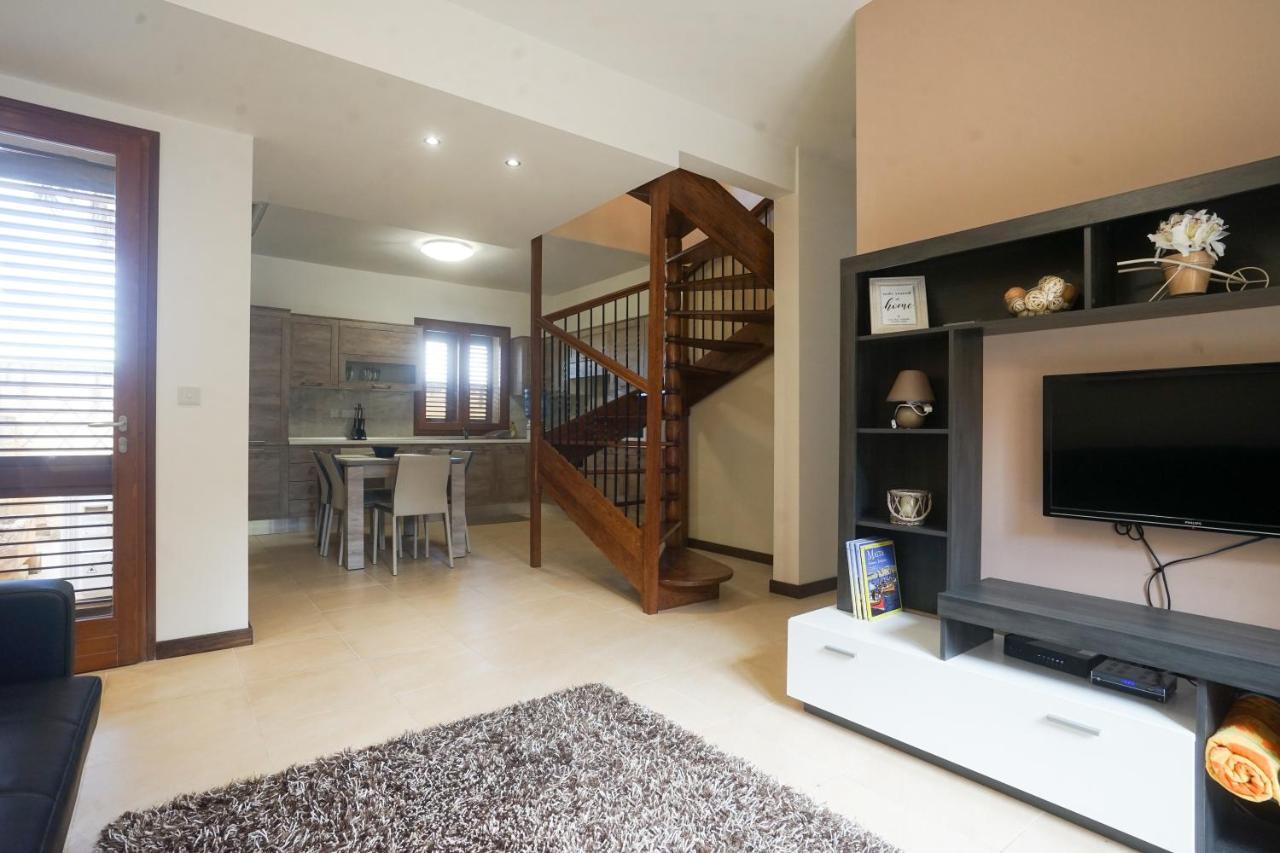 Getawaynpetto Private Duplex Maisonette With Jacuzzi Hot Tub Mgarr Zewnętrze zdjęcie
