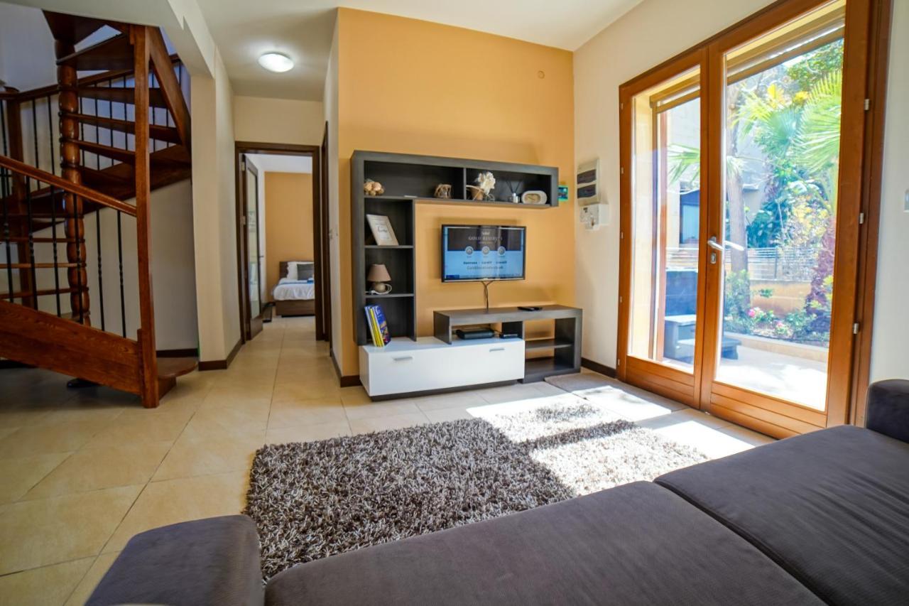 Getawaynpetto Private Duplex Maisonette With Jacuzzi Hot Tub Mgarr Zewnętrze zdjęcie
